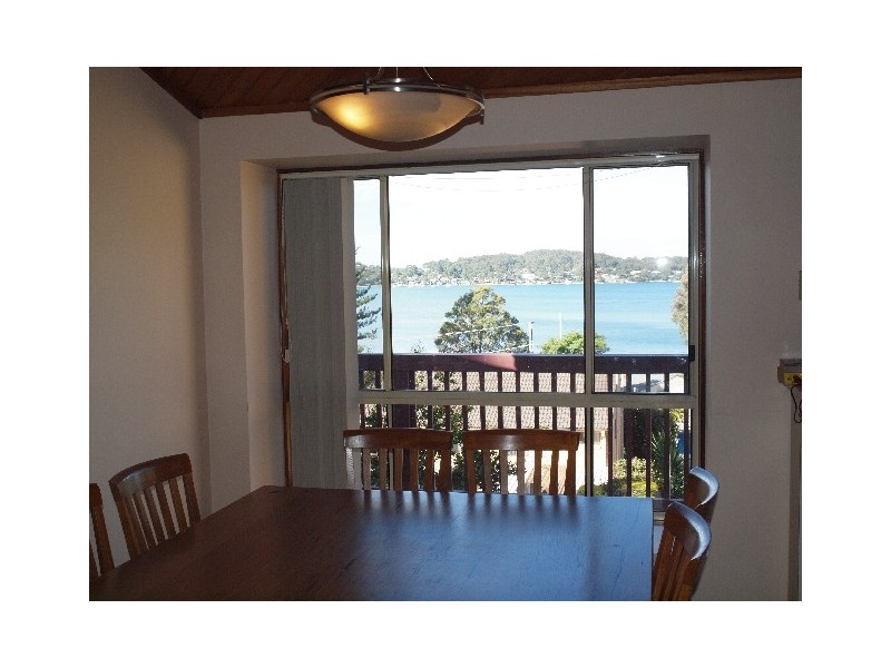 11 Sunlight Parade, Fishing Point NSW 2283