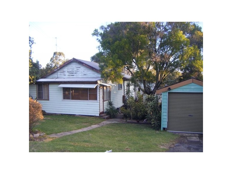 42 Macquarie Road, Fennell Bay NSW 2283