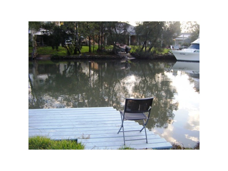 42 Macquarie Road, Fennell Bay NSW 2283