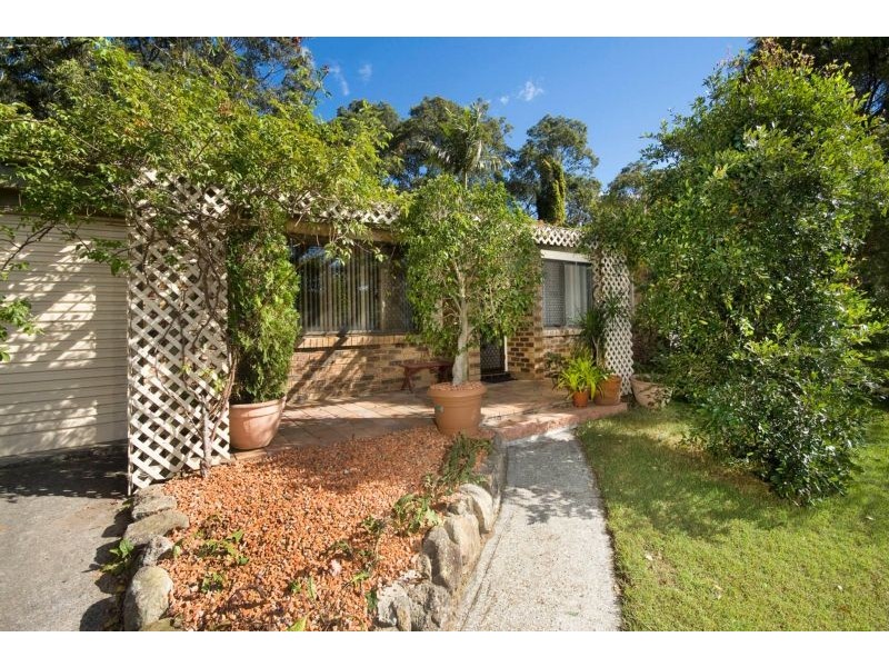 8 Hampton Street, Carey Bay NSW 2283