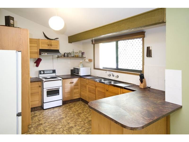 8 Hampton Street, Carey Bay NSW 2283