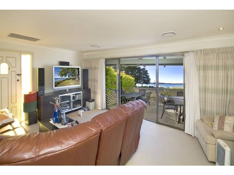 1 George Street, Marmong Point NSW 2284