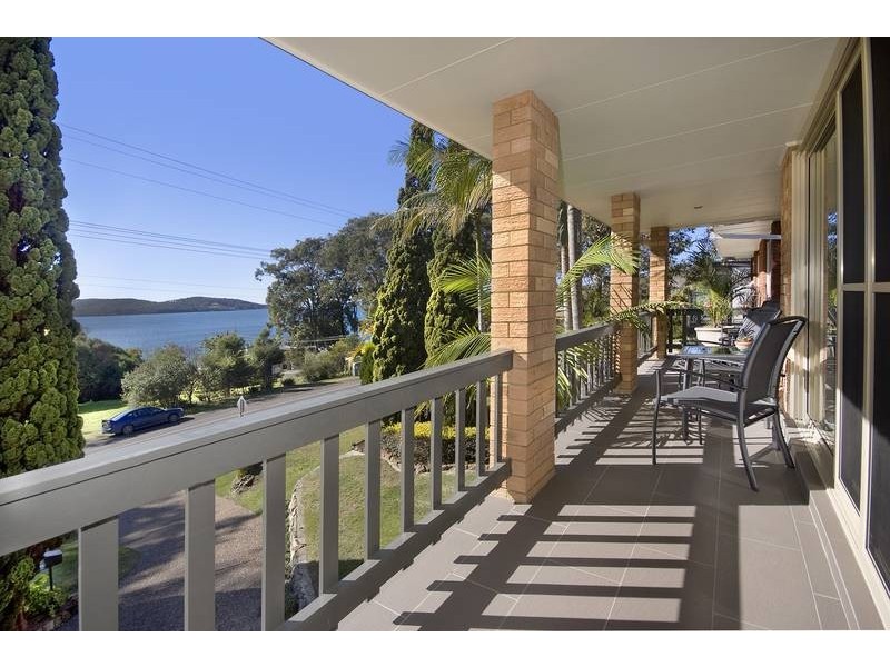 6 Amelia Street, Carey Bay NSW 2283