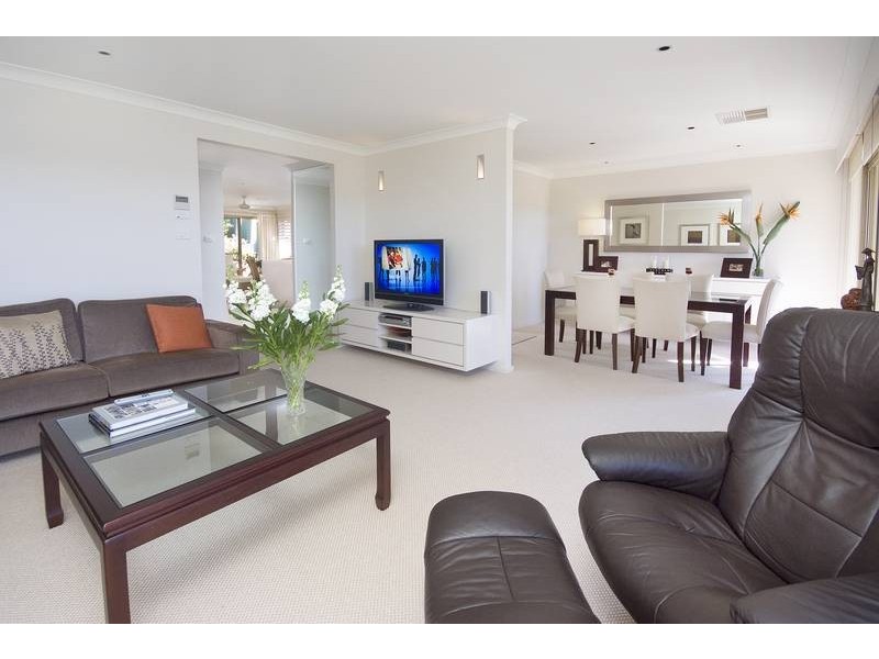 6 Amelia Street, Carey Bay NSW 2283