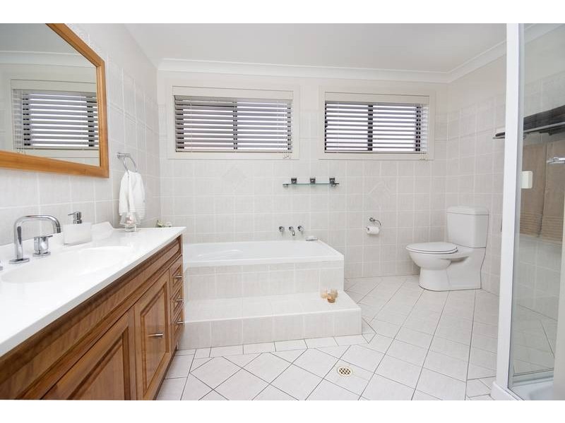 6 Amelia Street, Carey Bay NSW 2283