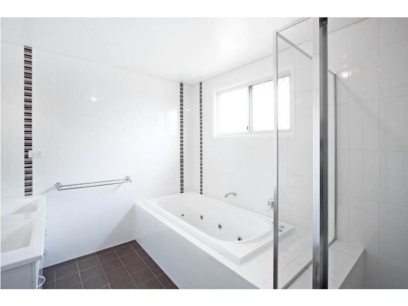 18 Macquarie Road, Fennell Bay NSW 2283