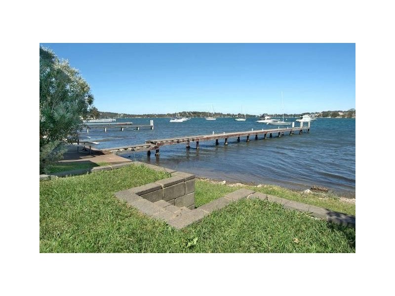 90 Sealand Road, Fishing Point NSW 2283