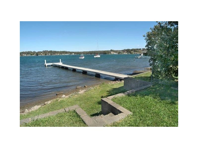 90 Sealand Road, Fishing Point NSW 2283