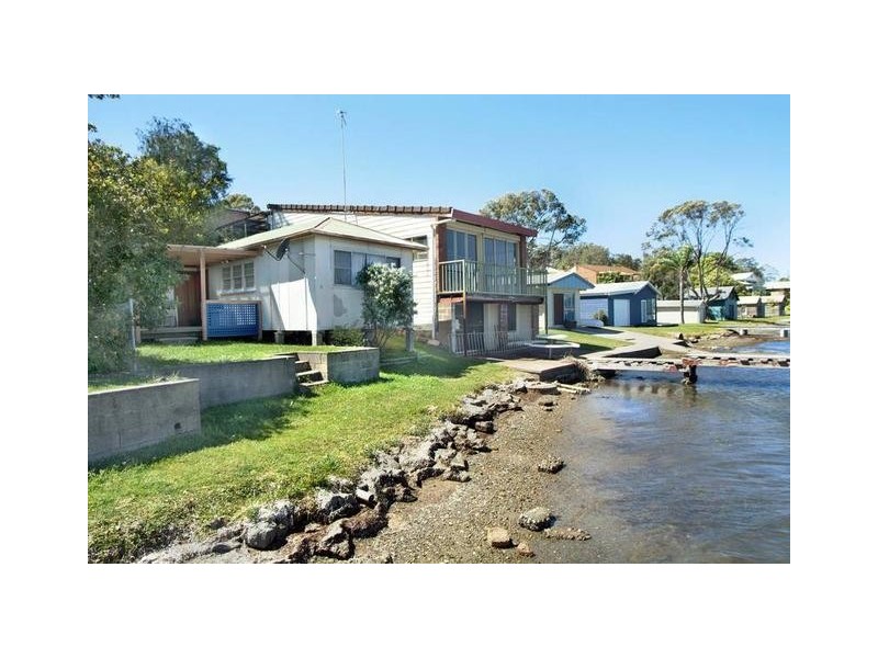 90 Sealand Road, Fishing Point NSW 2283