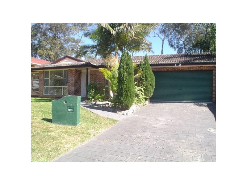 4 Azzura Close, Woodrising NSW 2284