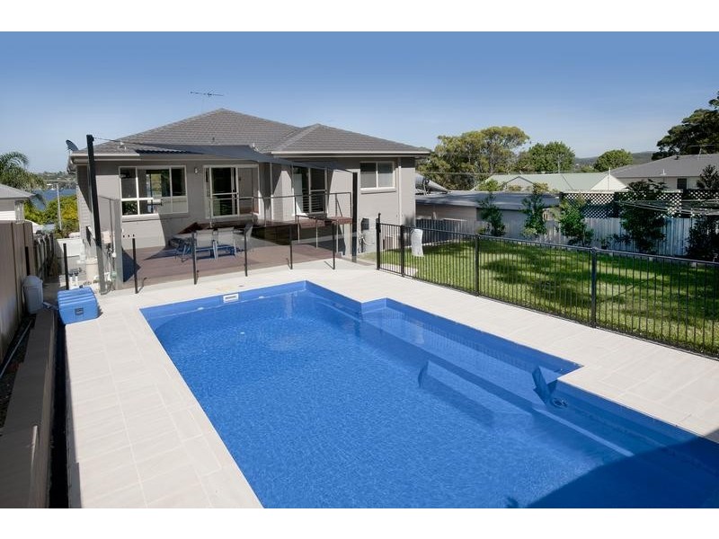 174 Coal Point Road, Coal Point NSW 2283