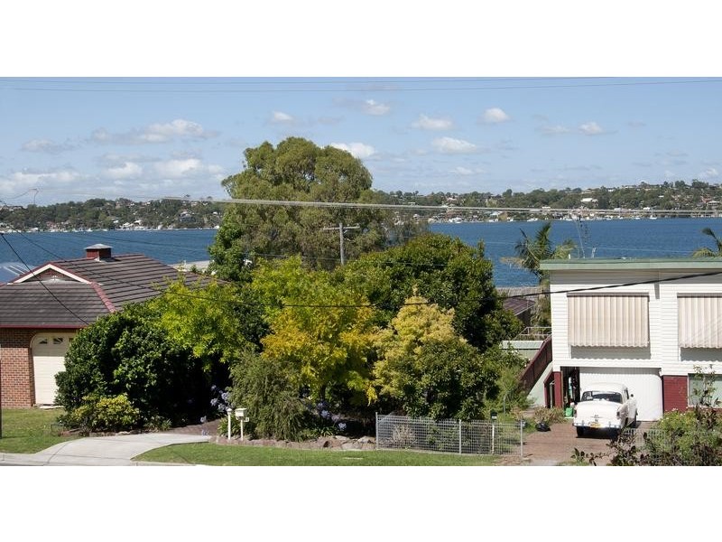 174 Coal Point Road, Coal Point NSW 2283