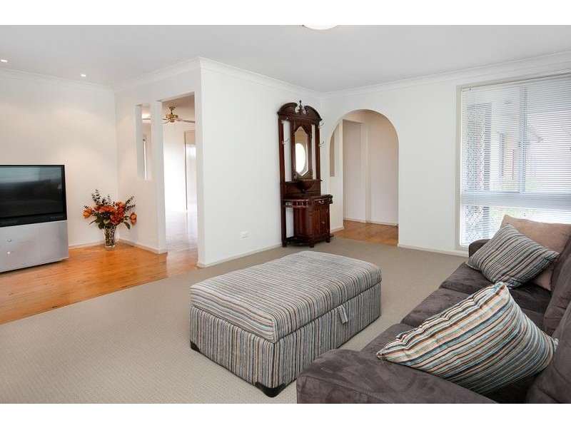 4 Wyera Crescent, Carey Bay NSW 2283