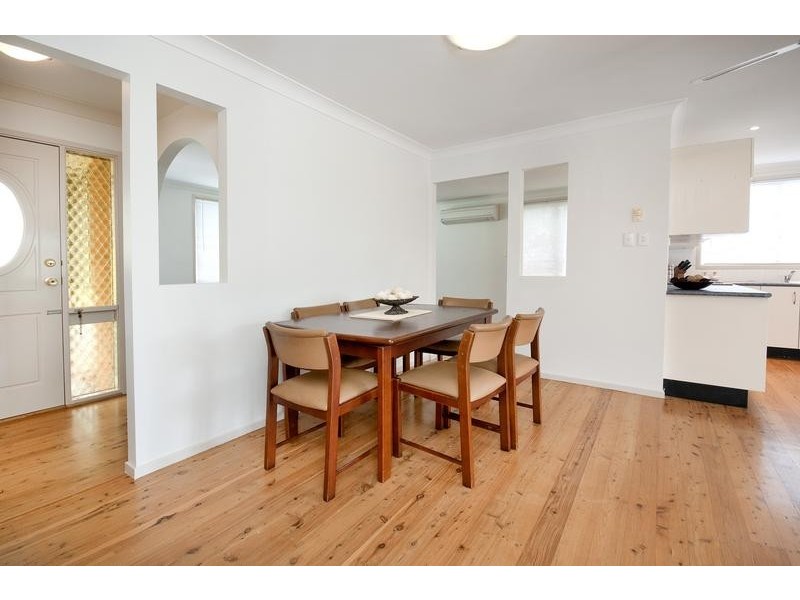 4 Wyera Crescent, Carey Bay NSW 2283