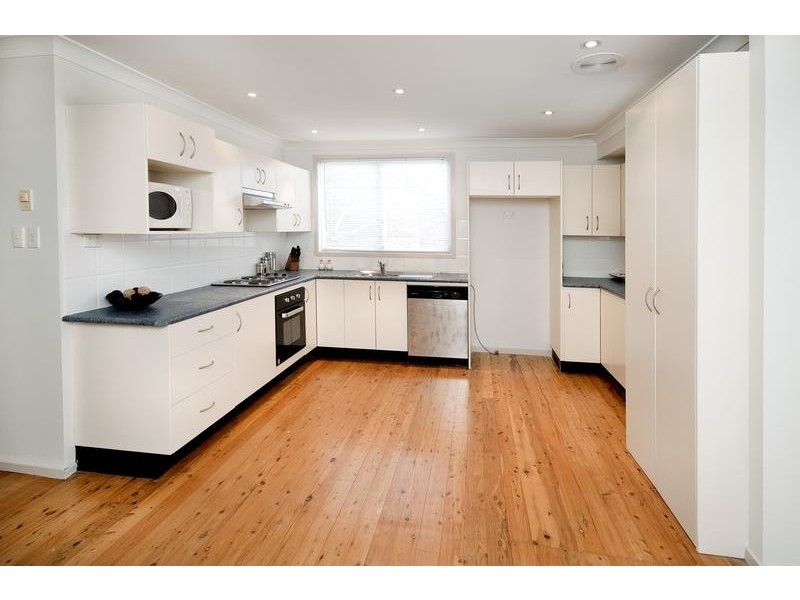 4 Wyera Crescent, Carey Bay NSW 2283