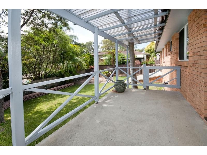 4 Wyera Crescent, Carey Bay NSW 2283