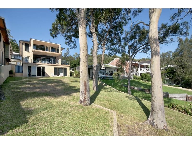 57 Coal Point Road, Coal Point NSW 2283