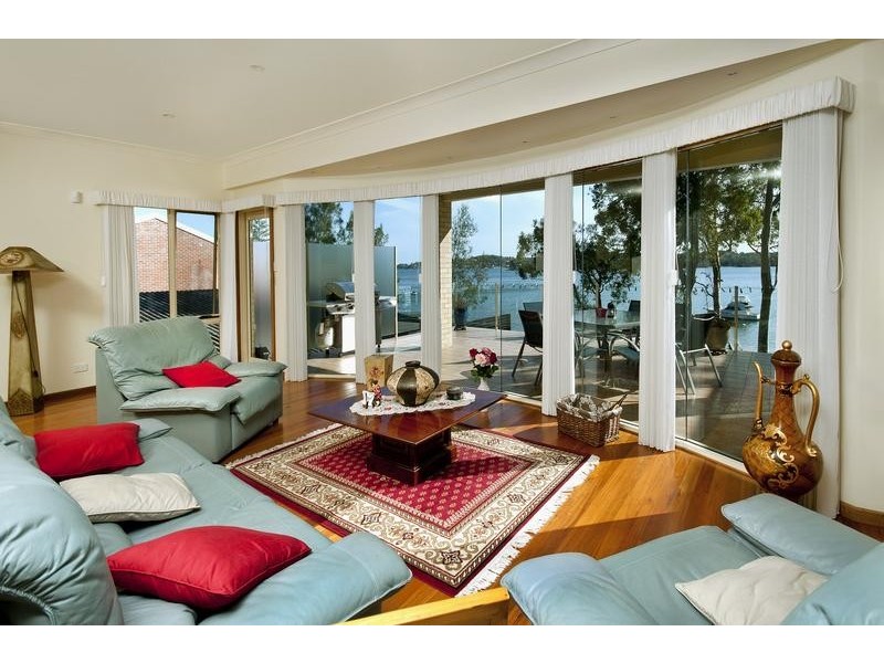 57 Coal Point Road, Coal Point NSW 2283