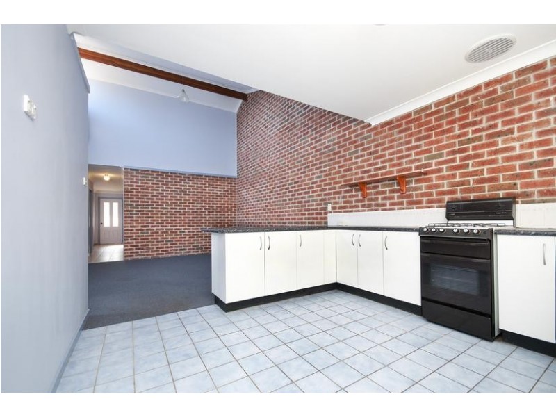 2/2 Lipton Close, Woodrising NSW 2284