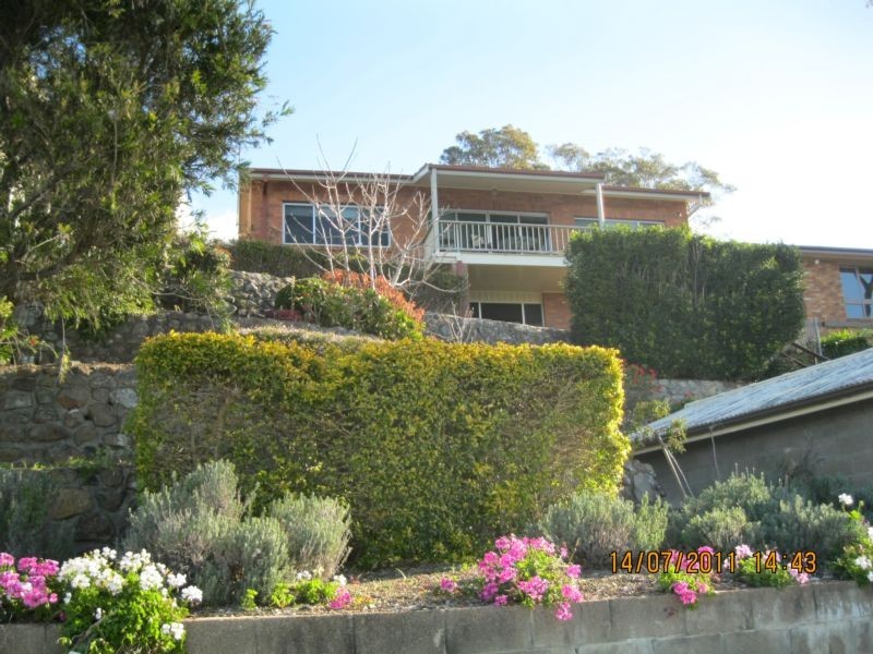 11 Robey Crs, Coal Point NSW 2283