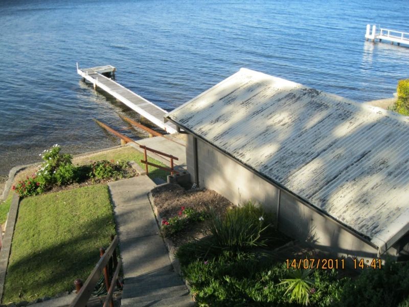 11 Robey Crs, Coal Point NSW 2283