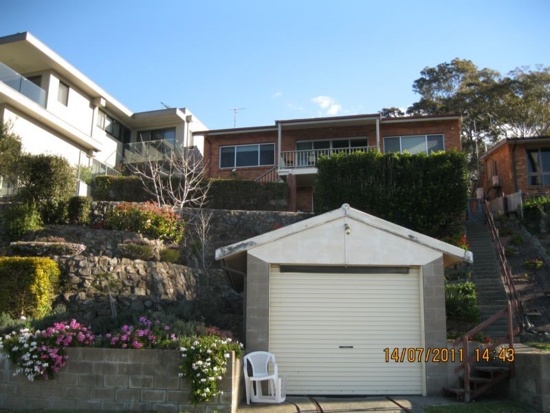 11 Robey Crs, Coal Point NSW 2283