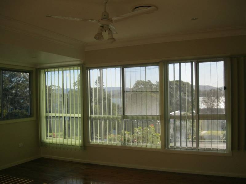 194 Bay Road, Bolton Point NSW 2283