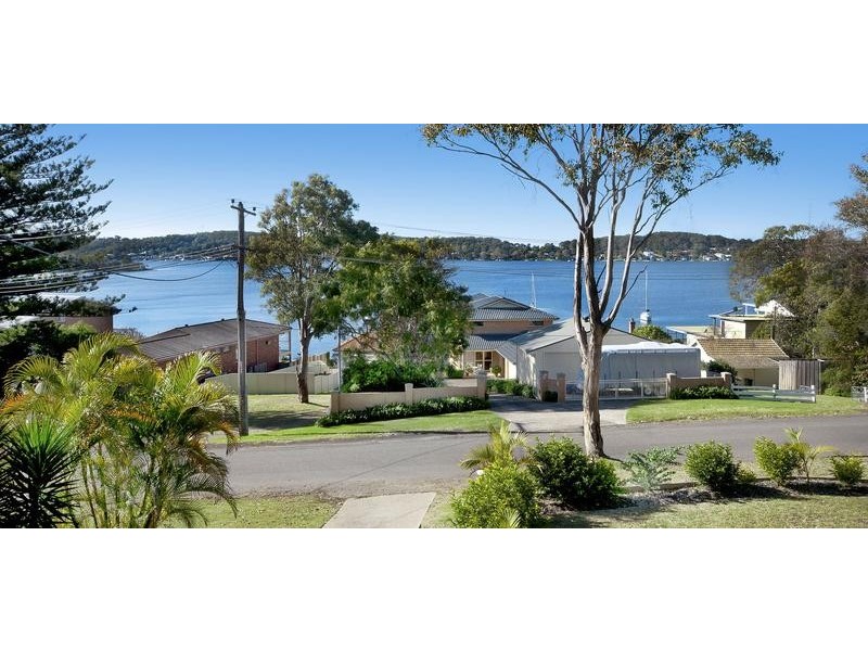 52 Fishing Point Road, Fishing Point NSW 2283