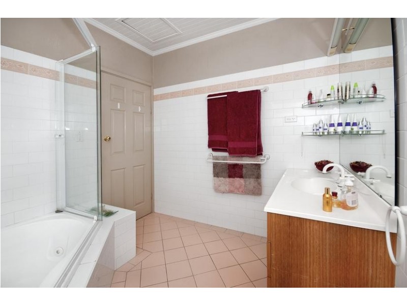 52 Fishing Point Road, Fishing Point NSW 2283