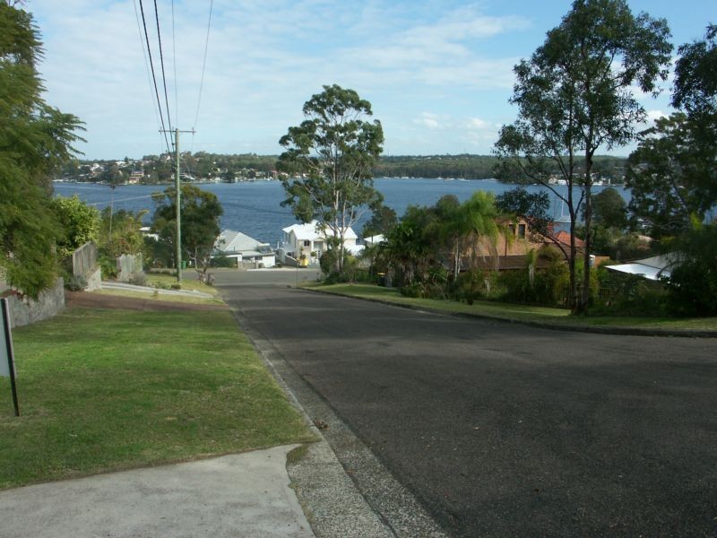 2A Fallside Street, Fishing Point NSW 2283