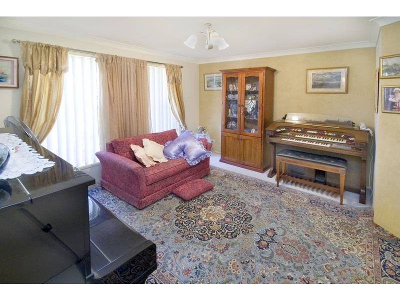 8 Claret Ash Close, Toronto NSW 2283