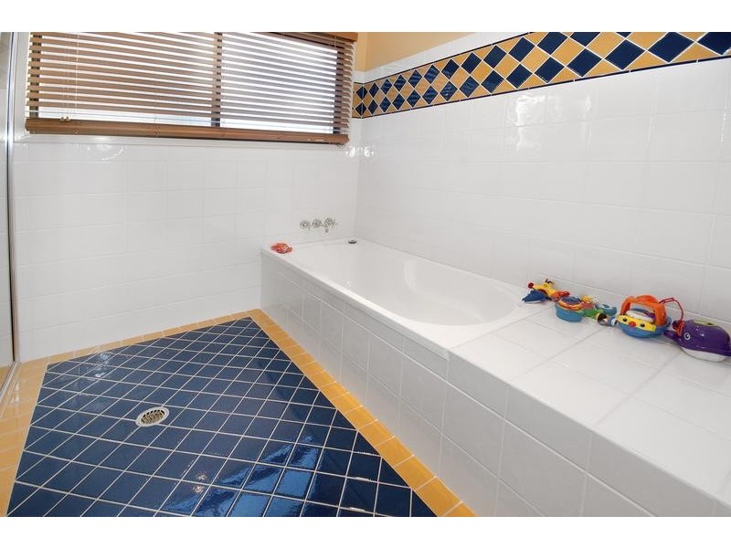 12a Macquarie Street, Bolton Point NSW 2283