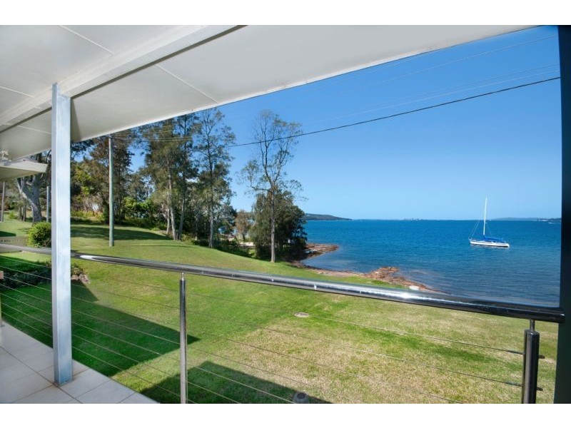 12 Macquarie Street, Bolton Point NSW 2283