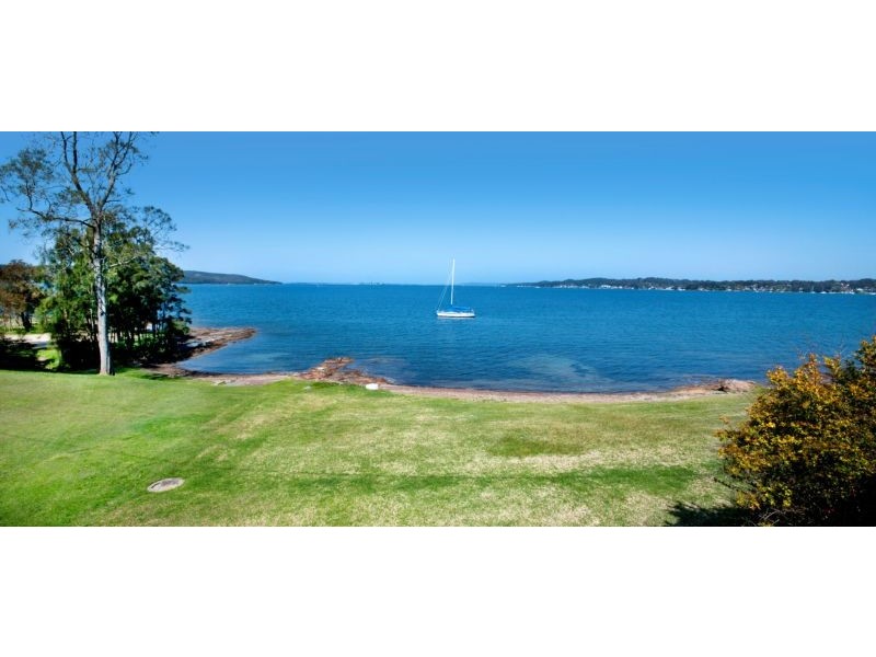 12 Macquarie Street, Bolton Point NSW 2283