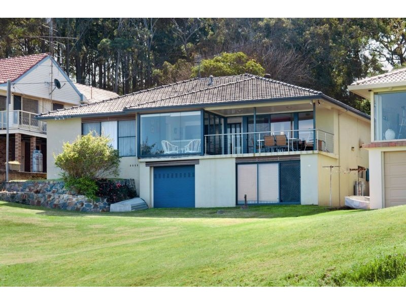12 Macquarie Street, Bolton Point NSW 2283