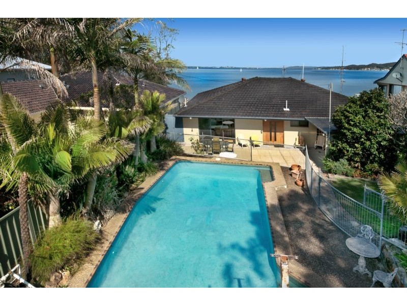 12 Macquarie Street, Bolton Point NSW 2283