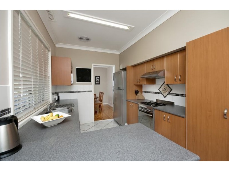 8 Goldsmith Avenue, Fennell Bay NSW 2283