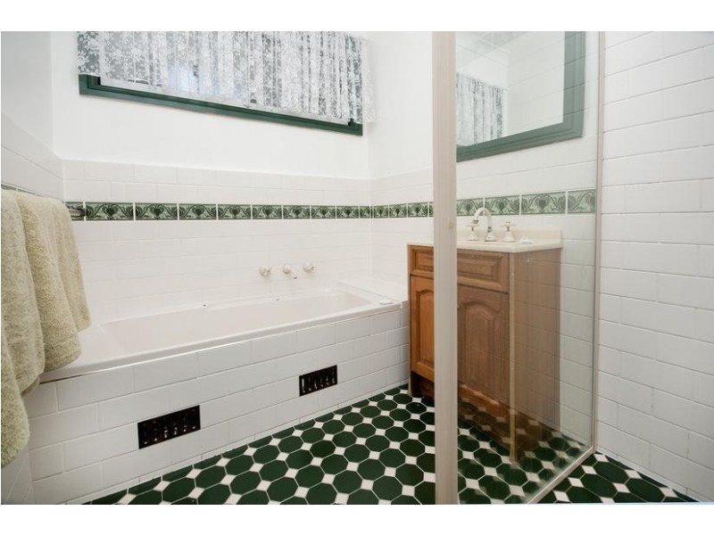 8 Goldsmith Avenue, Fennell Bay NSW 2283