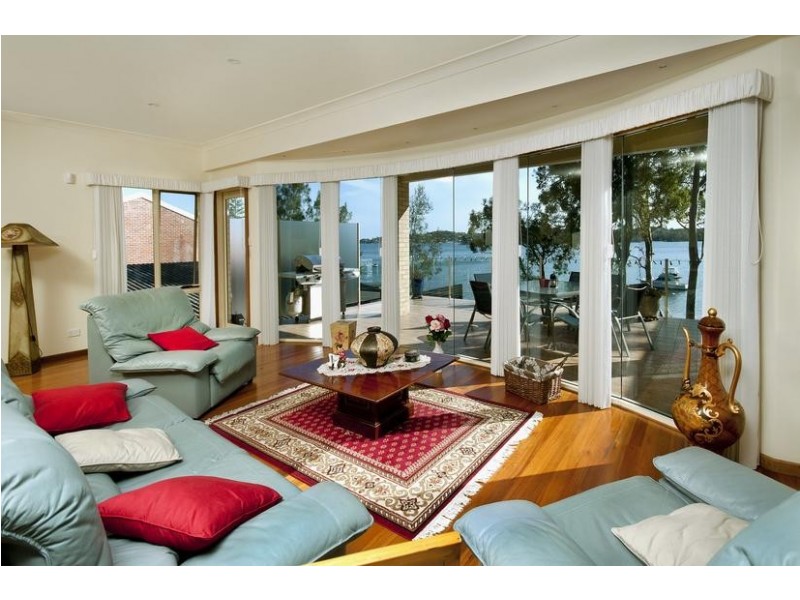 57 Coal Point Road, Coal Point NSW 2283