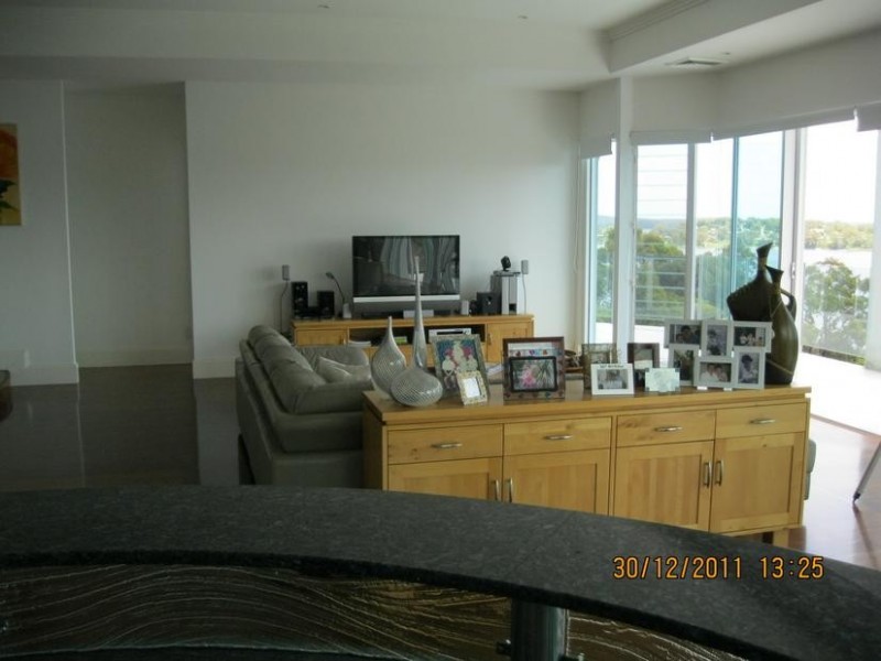 76 Sunlight Parade, Fishing Point NSW 2283