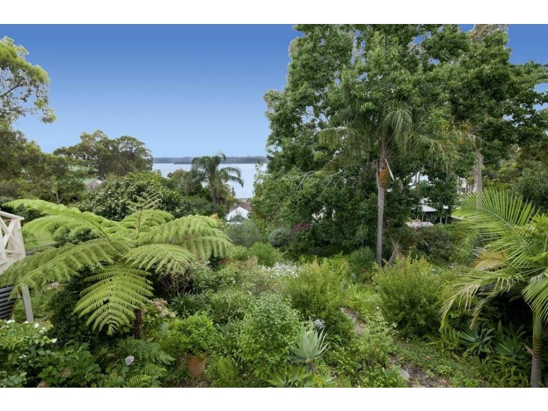 13 Amelia Street, Carey Bay NSW 2283
