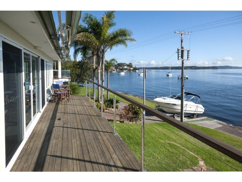 8 Yaringa Lane, Carey Bay NSW 2283
