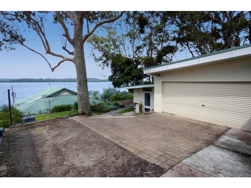 8 Yaringa Lane, Carey Bay NSW 2283