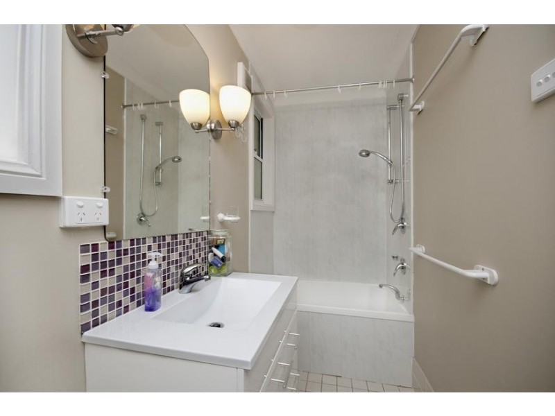 8 Yaringa Lane, Carey Bay NSW 2283
