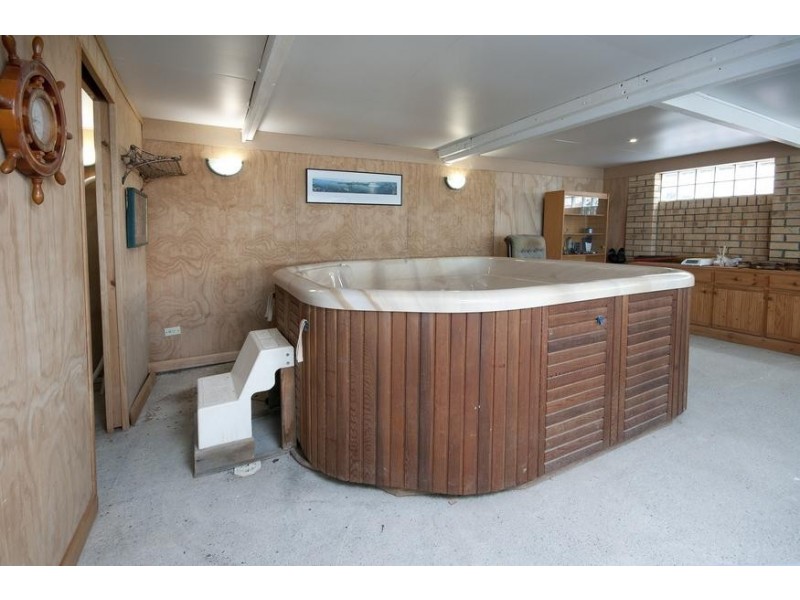 8 Yaringa Lane, Carey Bay NSW 2283