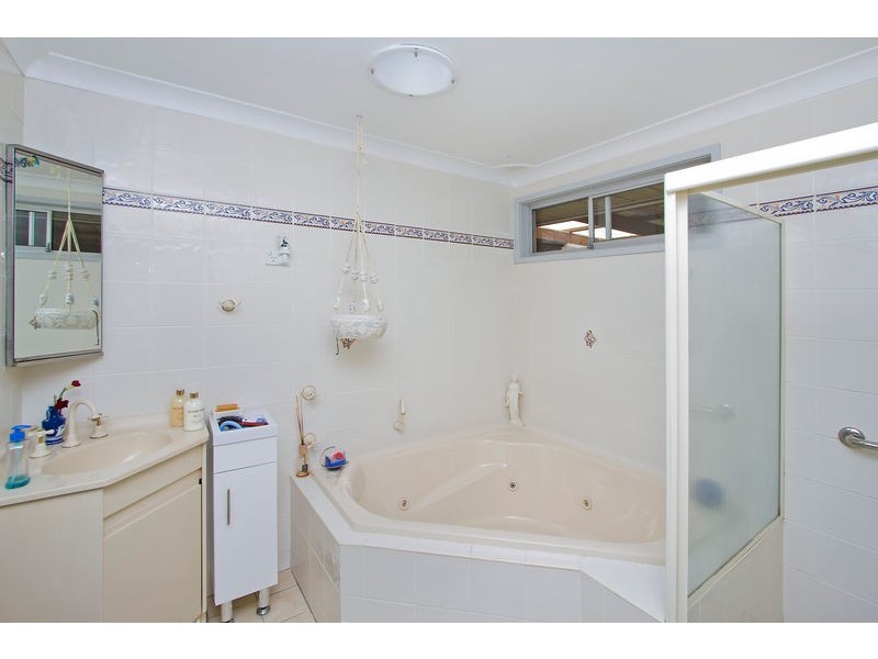 32 Roy Avenue, Bolton Point NSW 2283