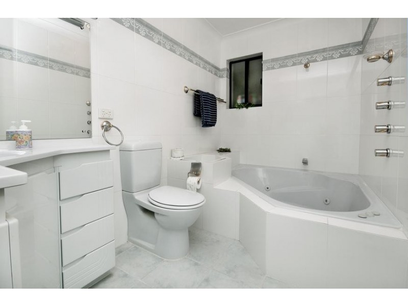 13 Barina Avenue, Kilaben Bay NSW 2283