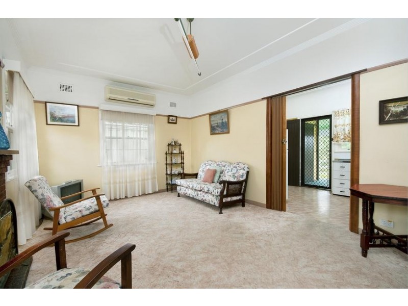 215 Excelsior Parade, Toronto NSW 2283