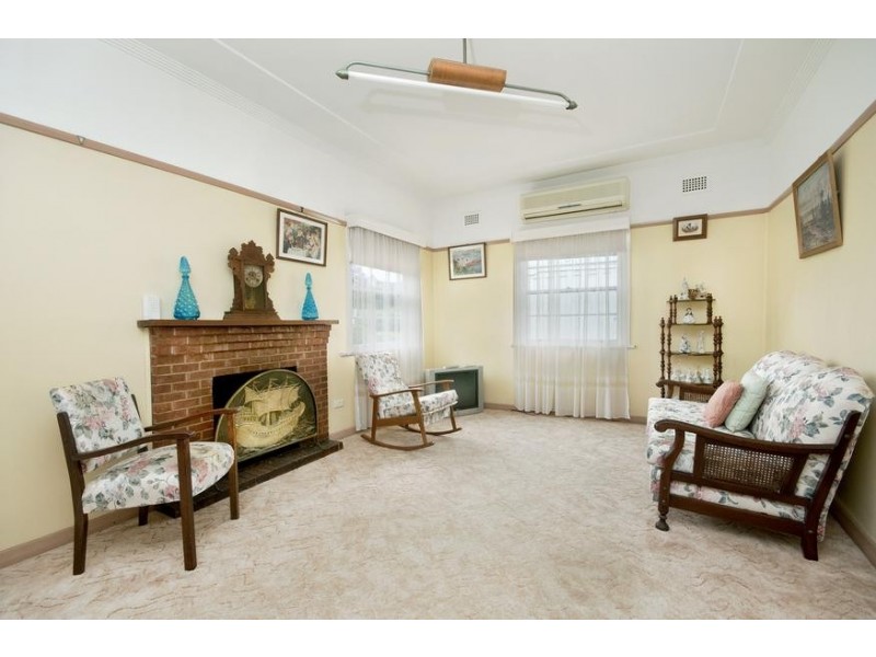 215 Excelsior Parade, Toronto NSW 2283