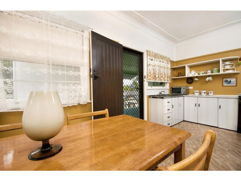 215 Excelsior Parade, Toronto NSW 2283